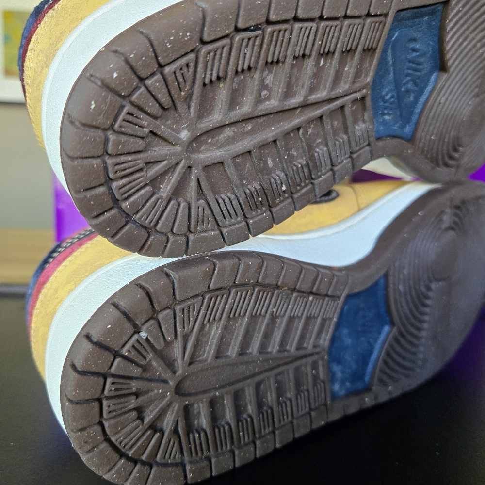 Nike SB Dunk Low Pro City Of Cinema Gold FZ1278-200 Size 6.5 Men Or 8 Women - Picture 11 of 16